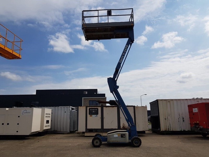 Genie V2470 / E Elektra 4x2 Schaarhoogwerker 10 meter werkhoogte - Scissor lift: picture 2 Genie V2470 / E Elektra 4x2 Schaarhoogwerker 10 meter werkhoogte - Scissor lift: picture 2