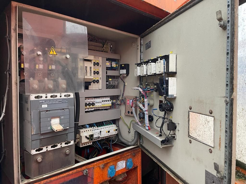 Iveco 8210 Mecc Alte Spa 330 kVA Silent generatorset - Generator set: picture 4 Iveco 8210 Mecc Alte Spa 330 kVA Silent generatorset - Generator set: picture 4