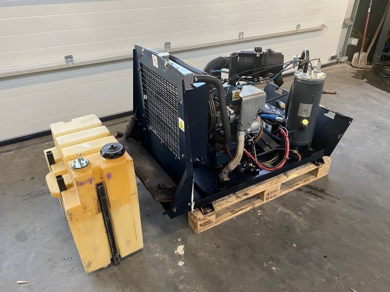Kubota D1105 Sullair 15.5 kW 7 bar diesel schroefcompressor - Air compressor: picture 2 Kubota D1105 Sullair 15.5 kW 7 bar diesel schroefcompressor - Air compressor: picture 2