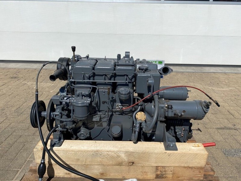Lister STW 3 35 PK Marine diesel motor met keerkoppeling - Engine: picture 2 Lister STW 3 35 PK Marine diesel motor met keerkoppeling - Engine: picture 2