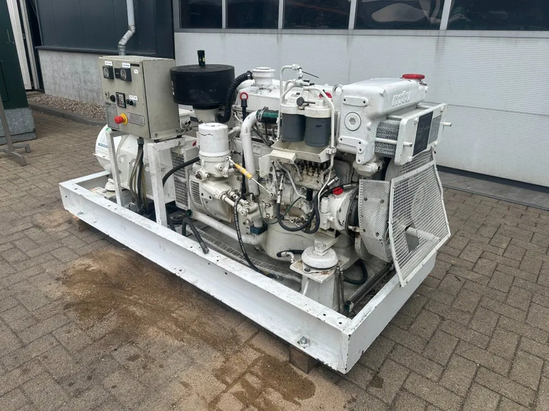 MTU 6R 099 Mercedes Benz OM 366 A 96 kVA Marine generatorset - Generator set: picture 4 MTU 6R 099 Mercedes Benz OM 366 A 96 kVA Marine generatorset - Generator set: picture 4