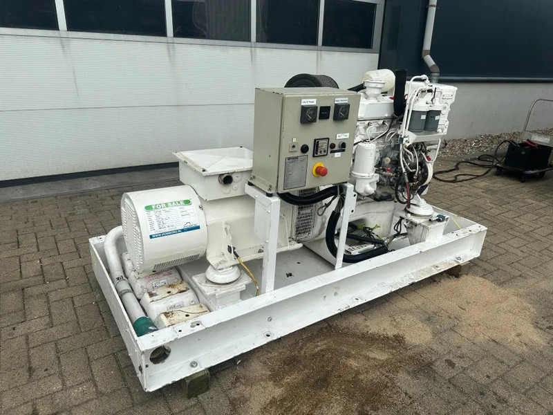 Mercedes-Benz OM 364 MTU 50 kVA Marine Scheepsvaart generatorset - Generator set: picture 5 Mercedes-Benz OM 364 MTU 50 kVA Marine Scheepsvaart generatorset - Generator set: picture 5