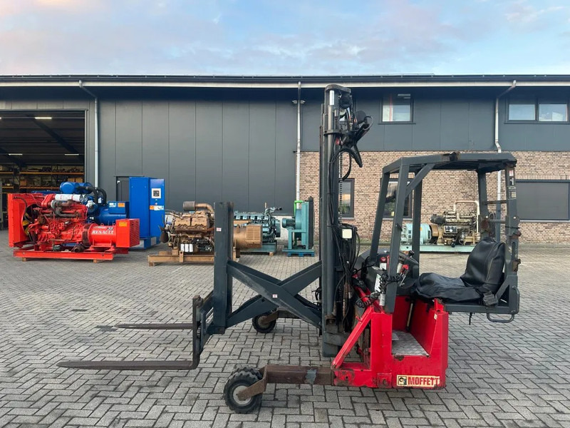 Truck mounted forklift Moffett M4 20.1 Kubota Diesel Kooiaap 2 ton Sideshift Positioner Meeneemheftruck: picture 7 Truck mounted forklift Moffett M4 20.1 Kubota Diesel Kooiaap 2 ton Sideshift Positioner Meeneemheftruck: picture 7