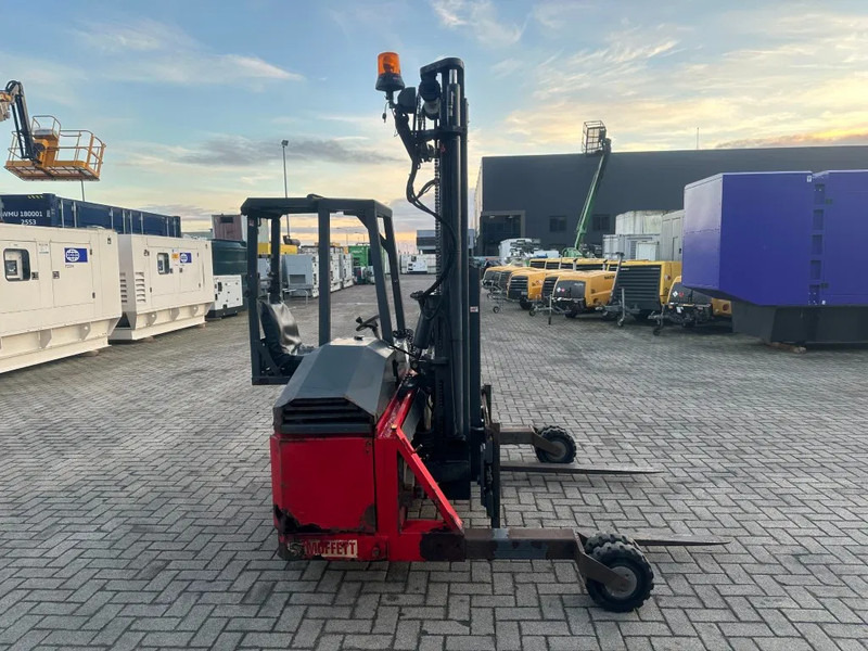 Truck mounted forklift Moffett M4 20.1 Kubota Diesel Kooiaap 2 ton Sideshift Positioner Meeneemheftruck: picture 10 Truck mounted forklift Moffett M4 20.1 Kubota Diesel Kooiaap 2 ton Sideshift Positioner Meeneemheftruck: picture 10