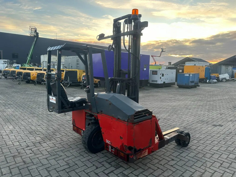 Truck mounted forklift Moffett M4 20.1 Kubota Diesel Kooiaap 2 ton Sideshift Positioner Meeneemheftruck: picture 12 Truck mounted forklift Moffett M4 20.1 Kubota Diesel Kooiaap 2 ton Sideshift Positioner Meeneemheftruck: picture 12