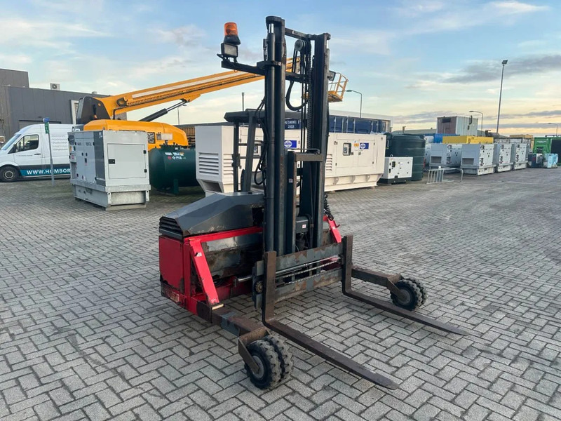 Truck mounted forklift Moffett M4 20.1 Kubota Diesel Kooiaap 2 ton Sideshift Positioner Meeneemheftruck: picture 8 Truck mounted forklift Moffett M4 20.1 Kubota Diesel Kooiaap 2 ton Sideshift Positioner Meeneemheftruck: picture 8