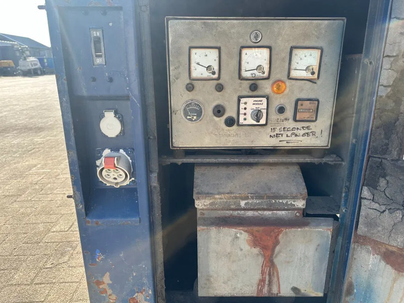 Perkins 130.13 Mecc Alte Spa 10 kVA Silent generatorset - Generator set: picture 4 Perkins 130.13 Mecc Alte Spa 10 kVA Silent generatorset - Generator set: picture 4