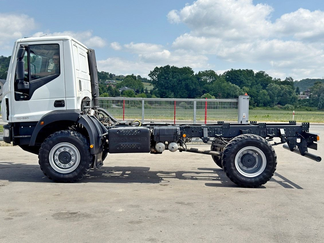 Iveco EUROCARGO 110-250* PLATFORM 4,60 m* 4x4 - Cab chassis truck: picture 3 Iveco EUROCARGO 110-250* PLATFORM 4,60 m* 4x4 - Cab chassis truck: picture 3