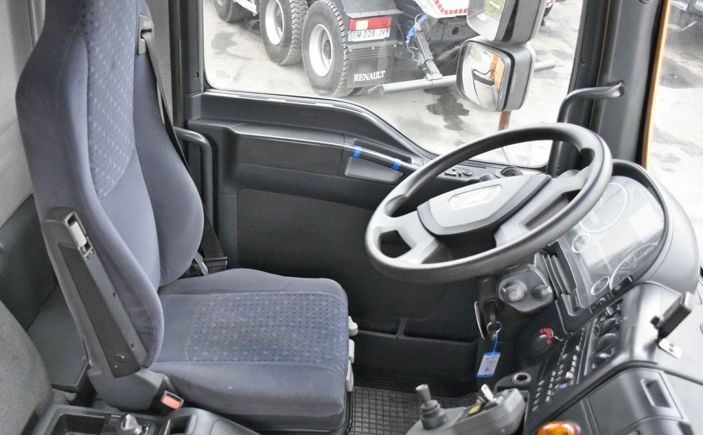 Interior photo 2: Crane truck, Tipper MAN TGA 18.360 * PK 10501 + FUNK *4x4 MAN TGA 18.360 * PK 10501 + FUNK *4x4 Interior photo 2: Crane truck, Tipper MAN TGA 18.360 * PK 10501 + FUNK *4x4 MAN TGA 18.360 * PK 10501 + FUNK *4x4