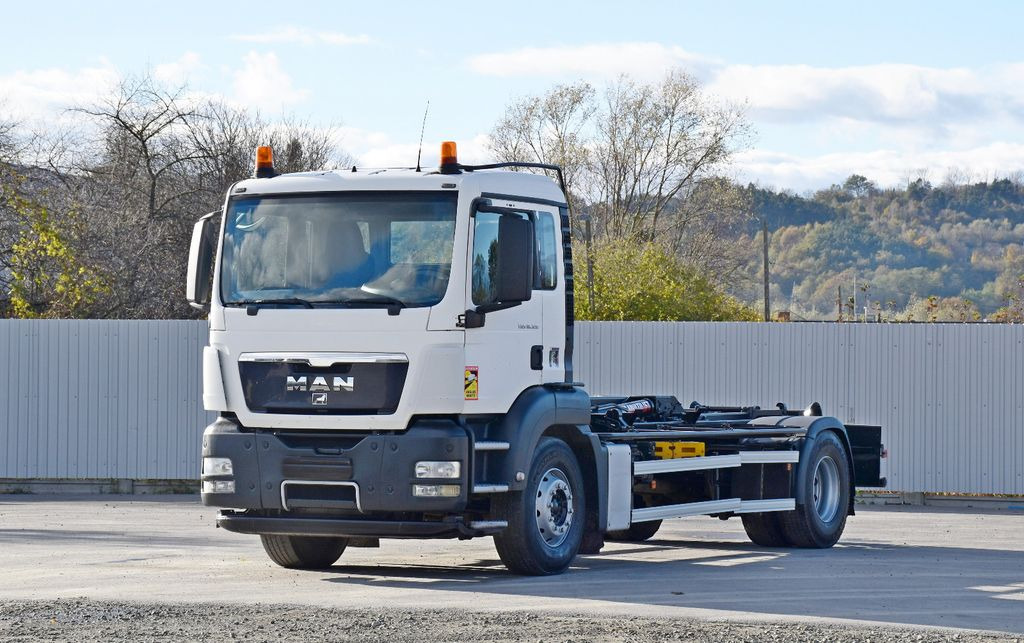 MAN TGS 18.320 Abrollkipper * Top Zustand! MAN TGS 18.320 Abrollkipper * Top Zustand! - Hook lift truck: picture 1 MAN TGS 18.320 Abrollkipper * Top Zustand! MAN TGS 18.320 Abrollkipper * Top Zustand! - Hook lift truck: picture 1