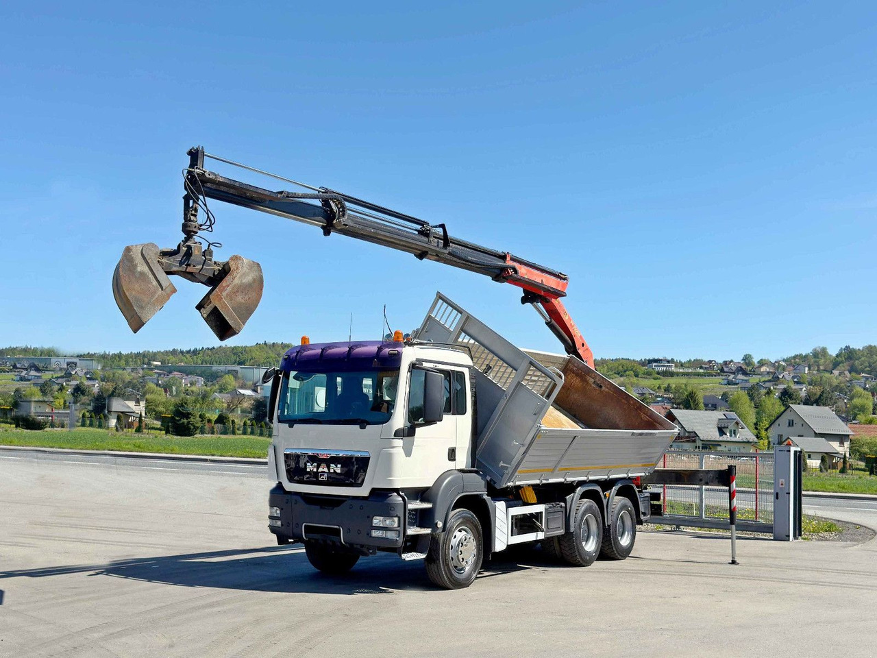 MAN TGS 33.360*KIPPER 4,95 m *PK 15002 * 6x4 - Tipper, Crane truck: picture 2 MAN TGS 33.360*KIPPER 4,95 m *PK 15002 * 6x4 - Tipper, Crane truck: picture 2