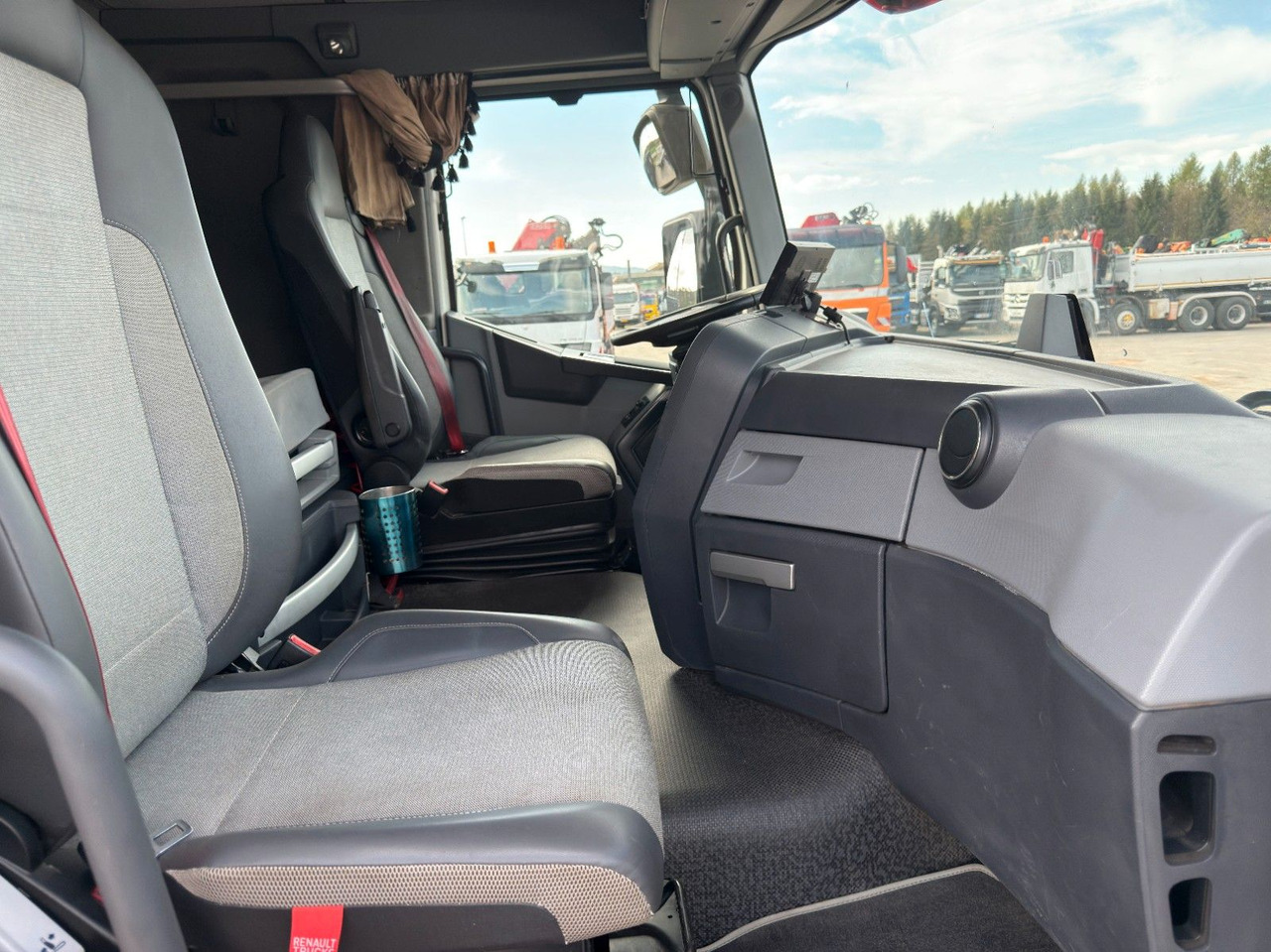 Hook lift truck, Crane truck Renault C520 * ABROLLKIPPER 4,80 m * KESLA * 6x4!: picture 10 Hook lift truck, Crane truck Renault C520 * ABROLLKIPPER 4,80 m * KESLA * 6x4!: picture 10