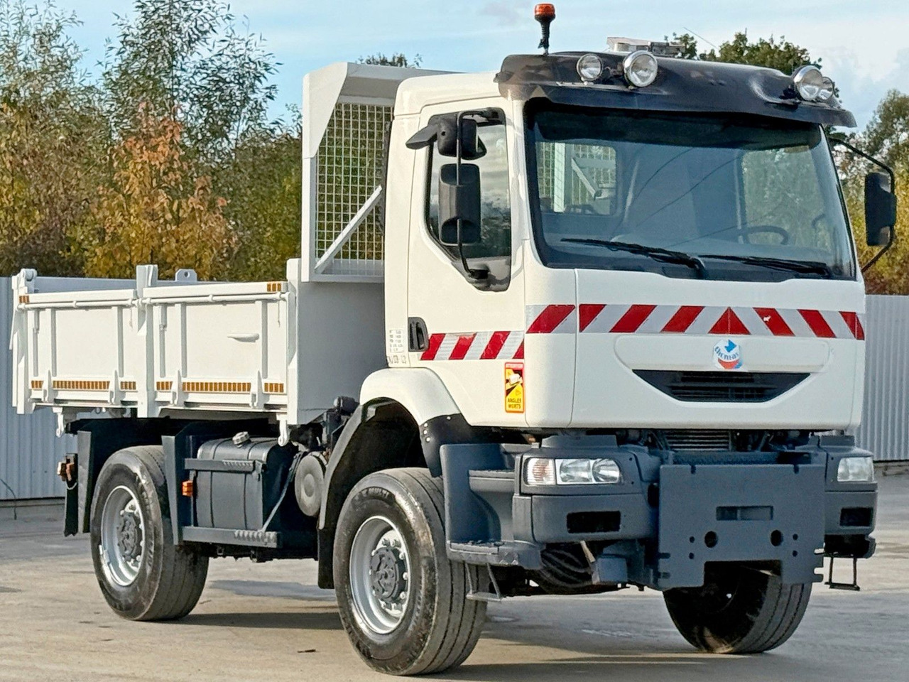 Renault MIDLUM 210 DCI* KIPPER 3,60m * 4x4 - Tipper: picture 4 Renault MIDLUM 210 DCI* KIPPER 3,60m * 4x4 - Tipper: picture 4