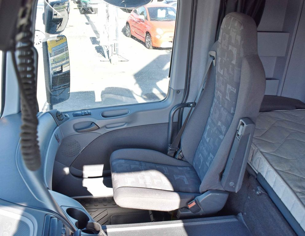 Tractor unit Mercedes-Benz ACTROS 1844 * Sattelzugmaschine *HIAB 330-5/FUNK Mercedes-Benz ACTROS 1844 * Sattelzugmaschine *HIAB 330-5/FUNK: picture 10 Tractor unit Mercedes-Benz ACTROS 1844 * Sattelzugmaschine *HIAB 330-5/FUNK Mercedes-Benz ACTROS 1844 * Sattelzugmaschine *HIAB 330-5/FUNK: picture 10