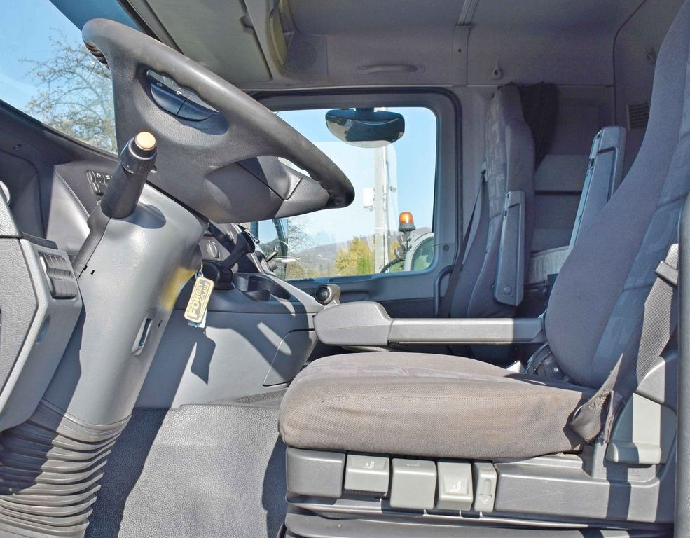 Tractor unit Mercedes-Benz ACTROS 1844 * Sattelzugmaschine *HIAB 330-5/FUNK Mercedes-Benz ACTROS 1844 * Sattelzugmaschine *HIAB 330-5/FUNK: picture 9 Tractor unit Mercedes-Benz ACTROS 1844 * Sattelzugmaschine *HIAB 330-5/FUNK Mercedes-Benz ACTROS 1844 * Sattelzugmaschine *HIAB 330-5/FUNK: picture 9