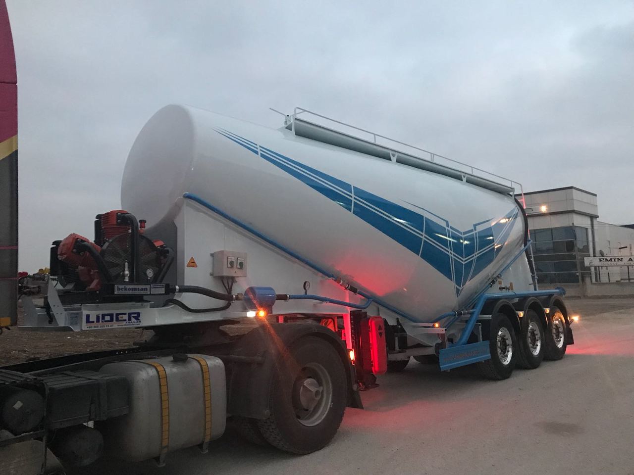 New Tank semi-trailer for transportation of cement LIDER 2024 MODEL NEW CEMENT TANKER: picture 8