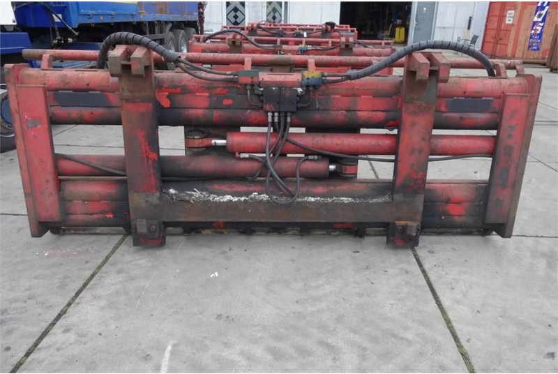 BOLZONI AURAMO P-1000LSE Bale Clamp - Attachment for Material handling equipment: picture 4 BOLZONI AURAMO P-1000LSE Bale Clamp - Attachment for Material handling equipment: picture 4