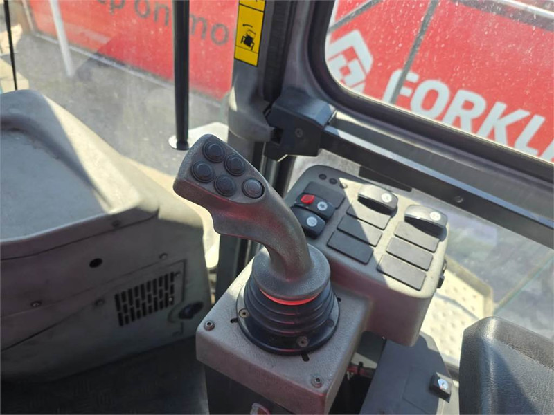 KONECRANES SMV 4535 TB5 - Reach stacker: picture 3 KONECRANES SMV 4535 TB5 - Reach stacker: picture 3