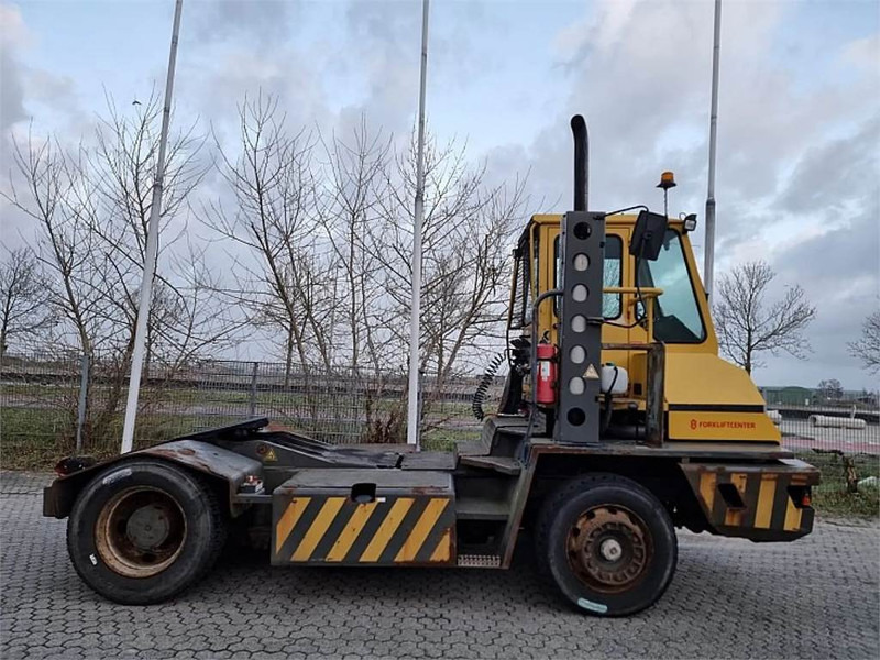 Terberg YT220 - Terminal tractor: picture 3 Terberg YT220 - Terminal tractor: picture 3