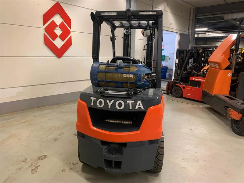 LPG forklift Toyota 02-8FGF30: picture 8