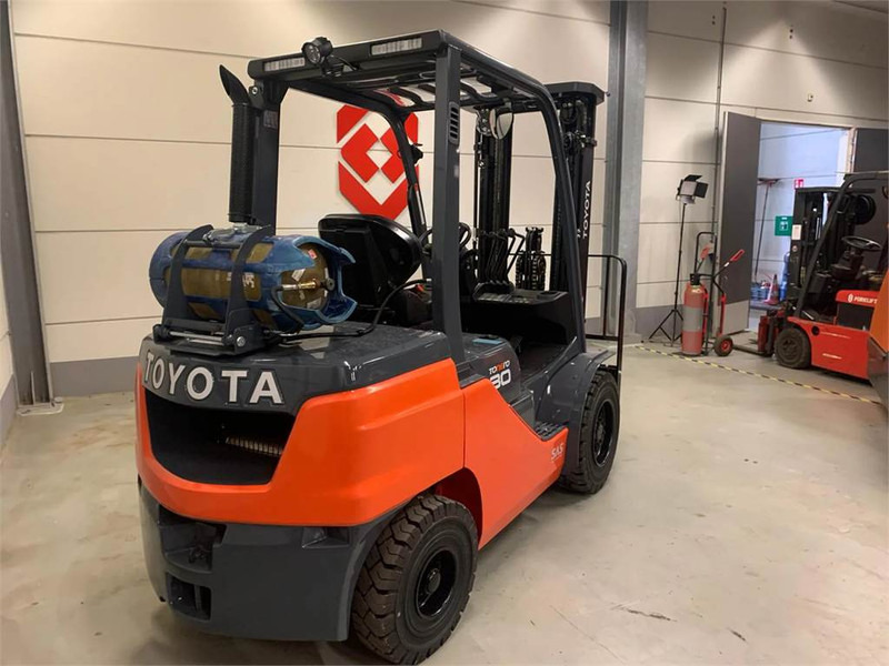 LPG forklift Toyota 02-8FGF30: picture 6