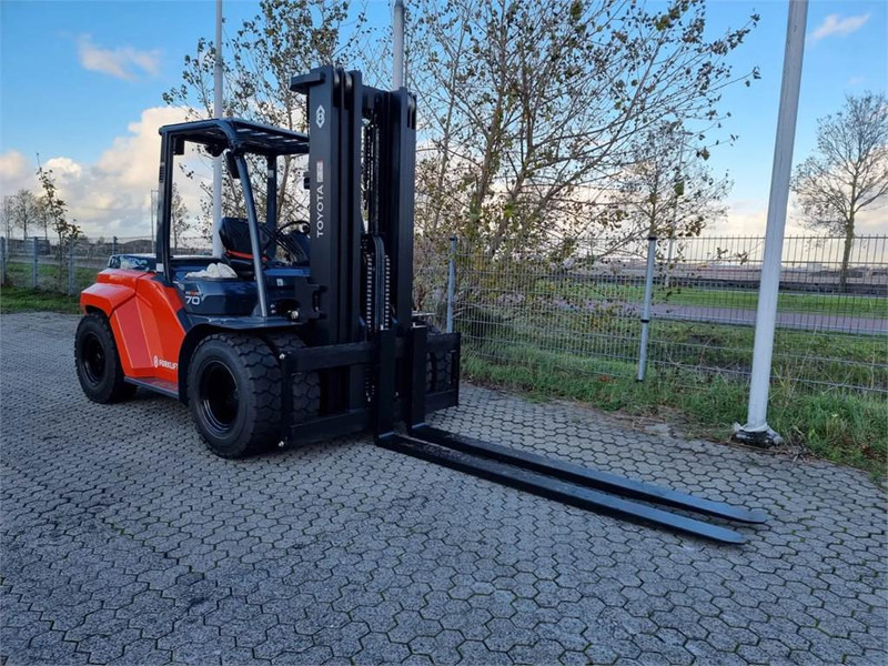 Toyota 8FD70F - Diesel forklift: picture 3 Toyota 8FD70F - Diesel forklift: picture 3