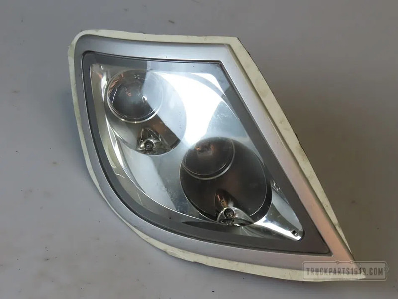 DAF 1784823 Skylight Re. DAF - Fog light for Truck: picture 1 DAF 1784823 Skylight Re. DAF - Fog light for Truck: picture 1