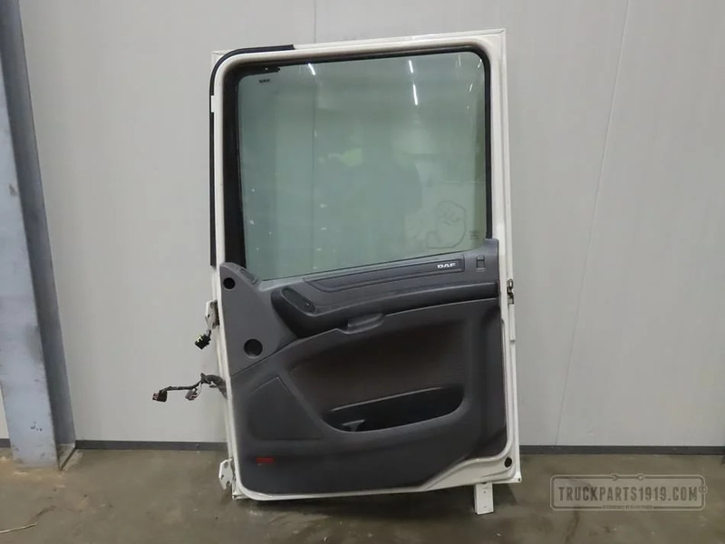 DAF Body & Chassis Parts Portier Re. DAF XF 106 - Door and parts for Truck: picture 4 DAF Body & Chassis Parts Portier Re. DAF XF 106 - Door and parts for Truck: picture 4