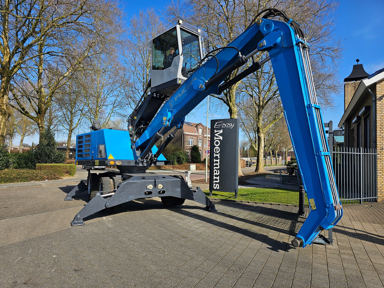 Fuchs MHL 320 Materialhandler With Magnet System - Waste/ Industry handler: picture 1 Fuchs MHL 320 Materialhandler With Magnet System - Waste/ Industry handler: picture 1