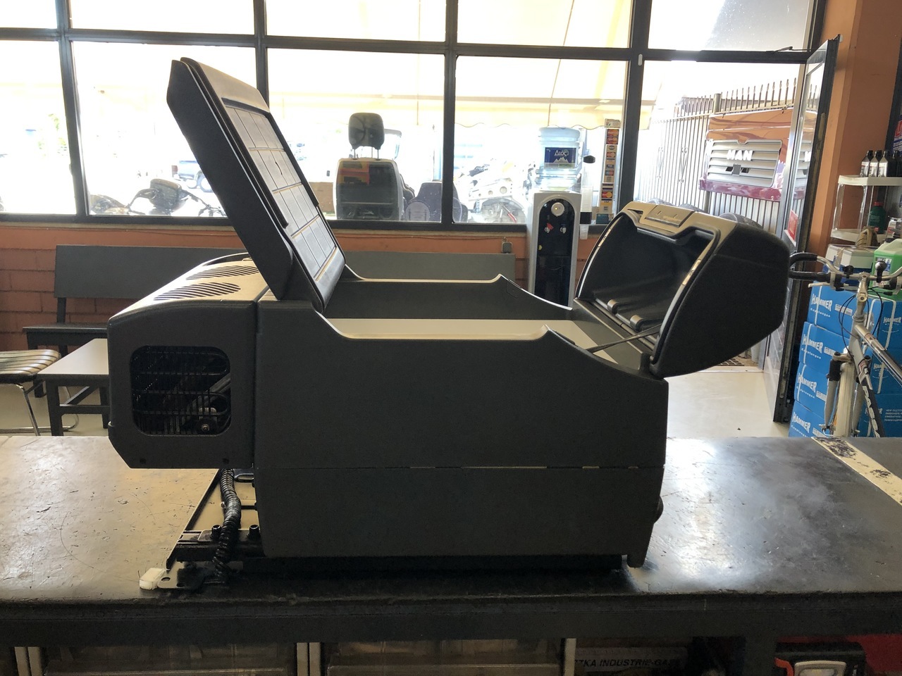 MAN TGS COOL BOX ASSEMBLY  - Cab and interior for Truck: picture 1 MAN TGS COOL BOX ASSEMBLY  - Cab and interior for Truck: picture 1