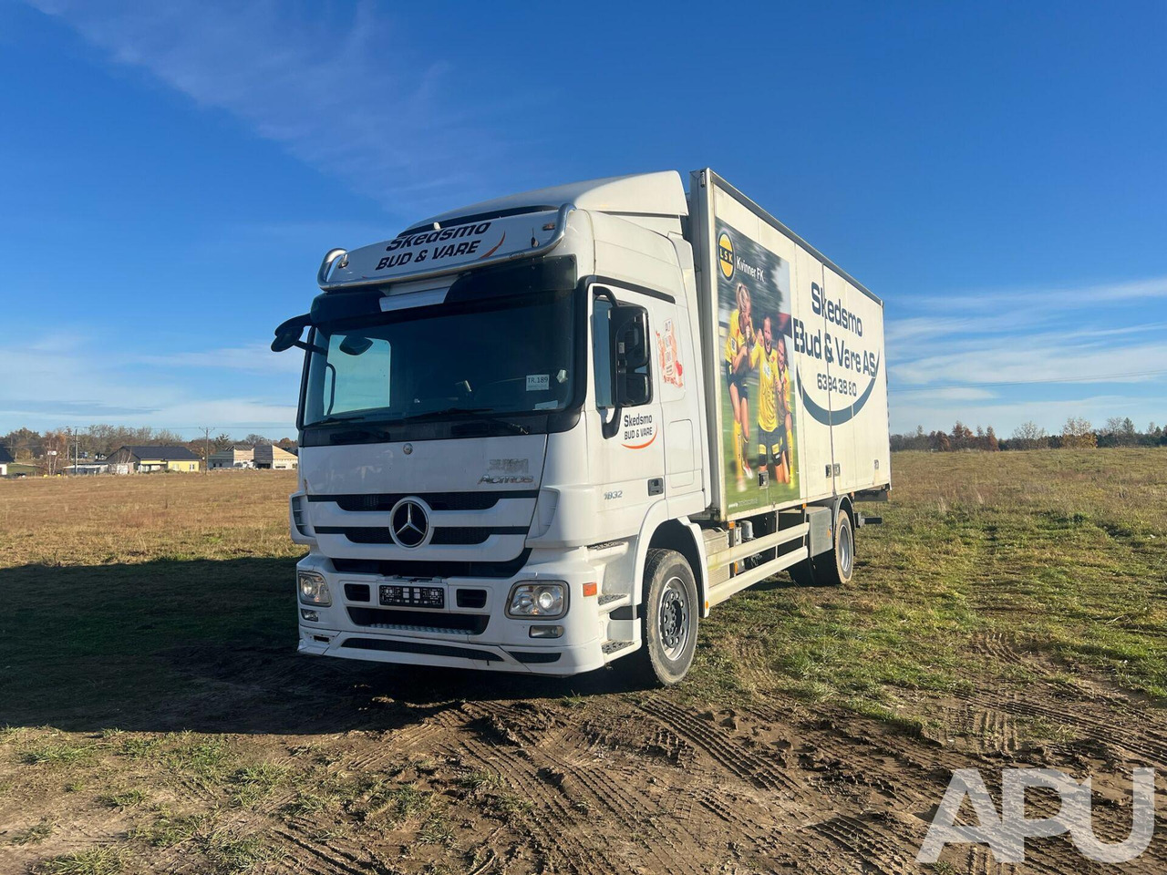 Mercedes Actros 1832 - Box truck: picture 2 Mercedes Actros 1832 - Box truck: picture 2