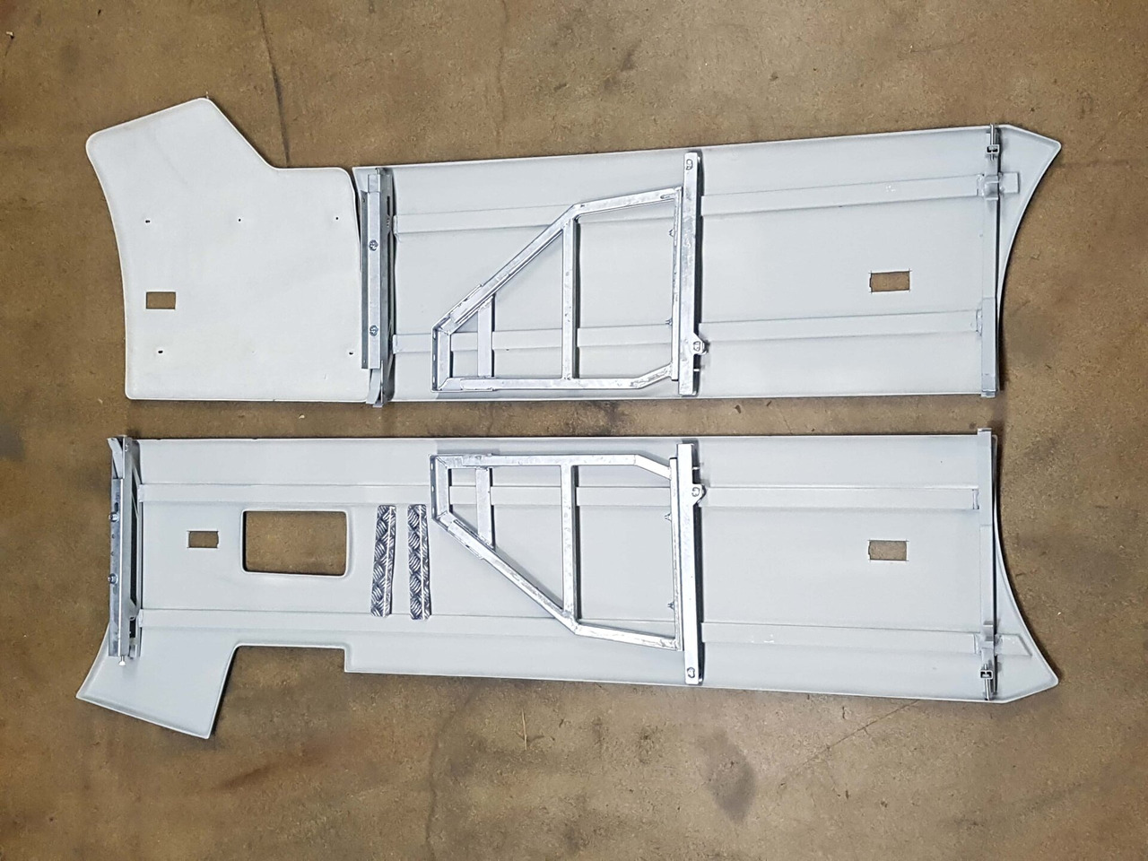RENAULT T-RANGE SIDE SCIRT SET WB 3800 NOT PAINTED 000091 - Frame/ Chassis for Truck: picture 5 RENAULT T-RANGE SIDE SCIRT SET WB 3800 NOT PAINTED 000091 - Frame/ Chassis for Truck: picture 5