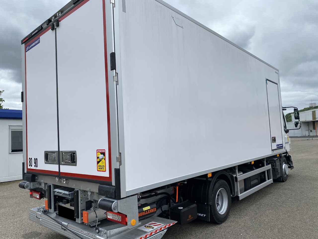 RENAULT D 12 - Refrigerator truck: picture 3 RENAULT D 12 - Refrigerator truck: picture 3
