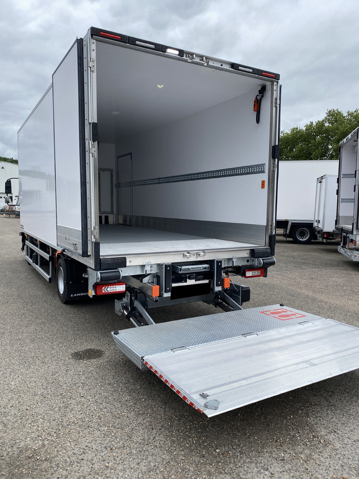 RENAULT D 12 - Refrigerator truck: picture 5 RENAULT D 12 - Refrigerator truck: picture 5
