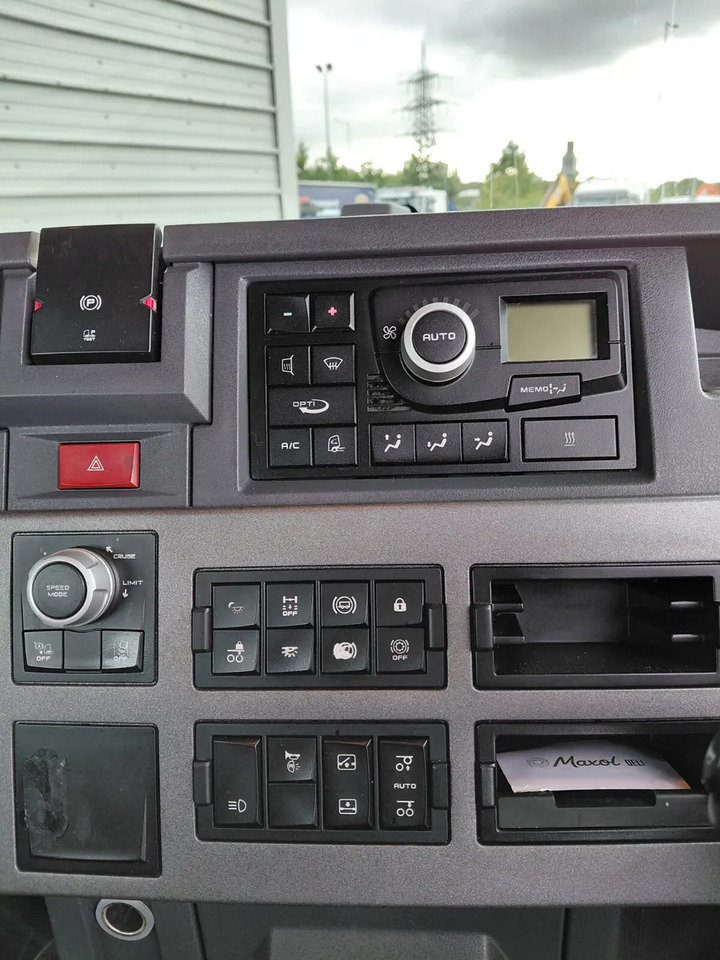 Leasing of  2019 Renault T460 6X2 Tractor Unit Mid Lift 2019 Renault T460 6X2 Tractor Unit Mid Lift: picture 9