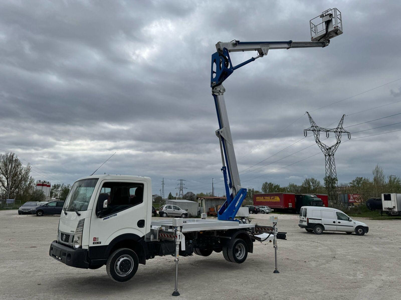 Nissan Cabstar NT400 Multitel HX 200 - 22m - Commercial vehicle: picture 2 Nissan Cabstar NT400 Multitel HX 200 - 22m - Commercial vehicle: picture 2