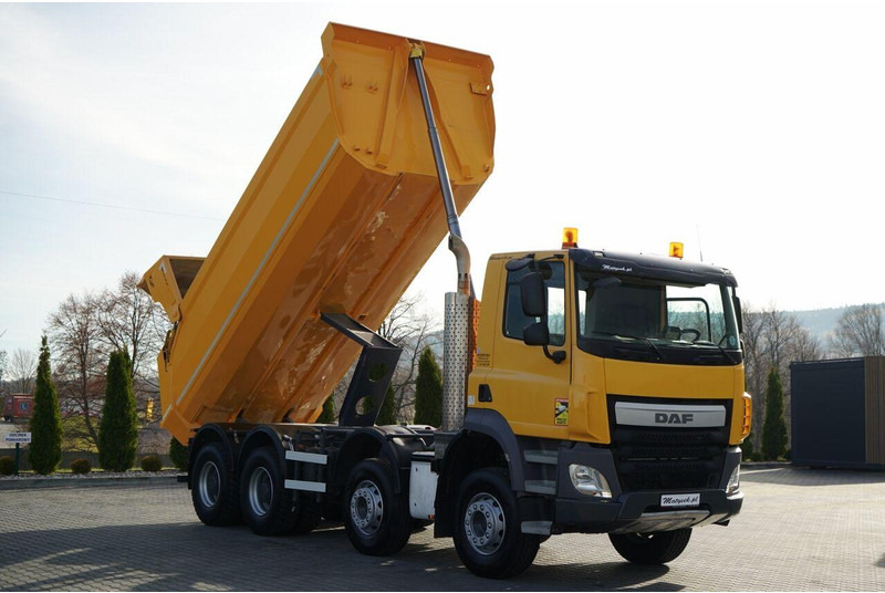 DAF CF 85.410 / 8x4 / WYWROTKA TYLNOZSYPOWA / HYDROKLAPA / OPONY 1 - Tipper: picture 1 DAF CF 85.410 / 8x4 / WYWROTKA TYLNOZSYPOWA / HYDROKLAPA / OPONY 1 - Tipper: picture 1