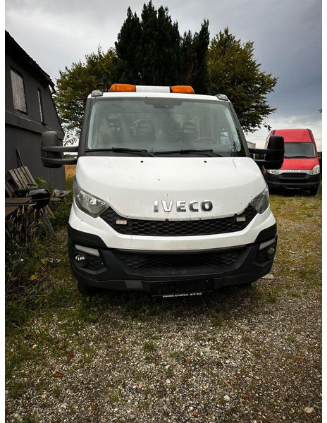 Iveco Daily 70C17 - Car transporter + crane - Autotransporter truck: picture 3 Iveco Daily 70C17 - Car transporter + crane - Autotransporter truck: picture 3