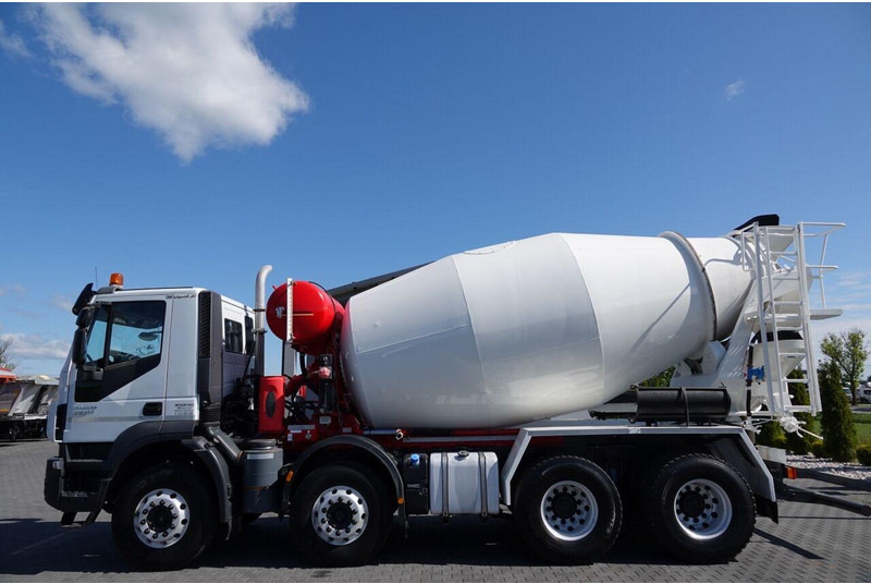 Iveco TRAKKER 410 / 8X4 / BETONOMIESZARKA 9 M3 / PUTZMEISTER / ALUFELG - Concrete mixer truck: picture 3 Iveco TRAKKER 410 / 8X4 / BETONOMIESZARKA 9 M3 / PUTZMEISTER / ALUFELG - Concrete mixer truck: picture 3