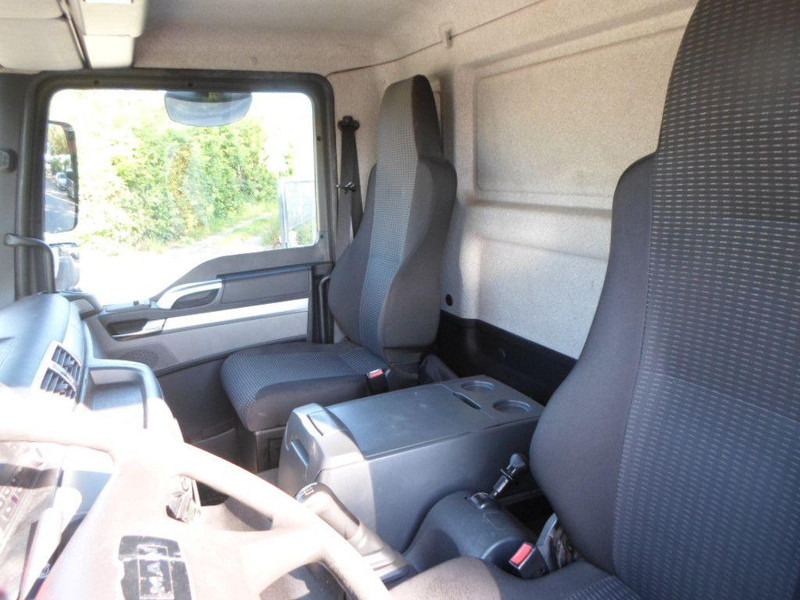 MAN TGL 12.220 KOFFER LBW - Box truck: picture 2 MAN TGL 12.220 KOFFER LBW - Box truck: picture 2