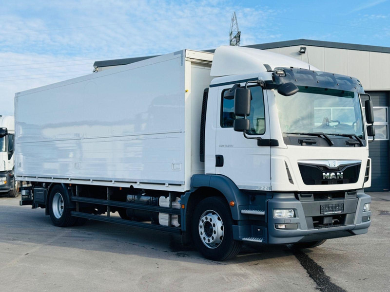 MAN TGM 18.290 L Beverage Truck + Tail Lift - Box truck: picture 2 MAN TGM 18.290 L Beverage Truck + Tail Lift - Box truck: picture 2