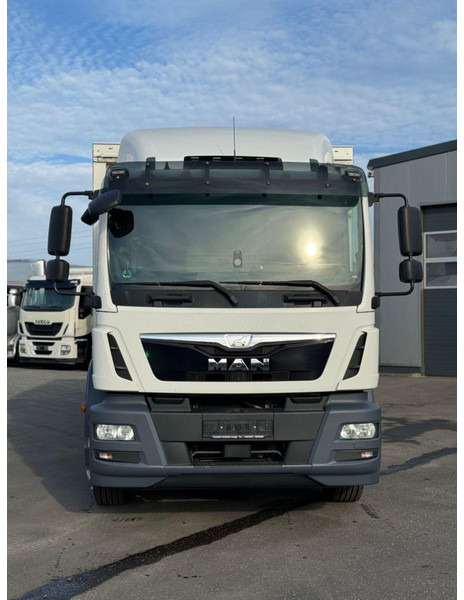 MAN TGM 18.290 L Beverage Truck + Tail Lift - Box truck: picture 3 MAN TGM 18.290 L Beverage Truck + Tail Lift - Box truck: picture 3