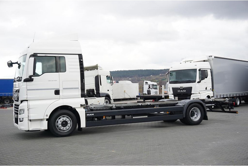 MAN TGX / 18.460 / ACC / E 6 / XLX / BDF / 7,15 M , 7,45 M - Cab chassis truck: picture 3 MAN TGX / 18.460 / ACC / E 6 / XLX / BDF / 7,15 M , 7,45 M - Cab chassis truck: picture 3