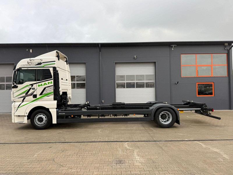 MAN TGX 18.470 // Przebieg 252 tyś. km !!! // Ciężarówka jak nowa // - Cab chassis truck: picture 2 MAN TGX 18.470 // Przebieg 252 tyś. km !!! // Ciężarówka jak nowa // - Cab chassis truck: picture 2