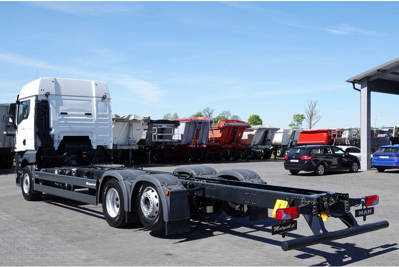 MAN TGX 26.520 / 6x2 / RAMA DŁ. 9,1M / OŚ PODNOSZONA / SKRĘTNA  / DO - Cab chassis truck: picture 4 MAN TGX 26.520 / 6x2 / RAMA DŁ. 9,1M / OŚ PODNOSZONA / SKRĘTNA  / DO - Cab chassis truck: picture 4