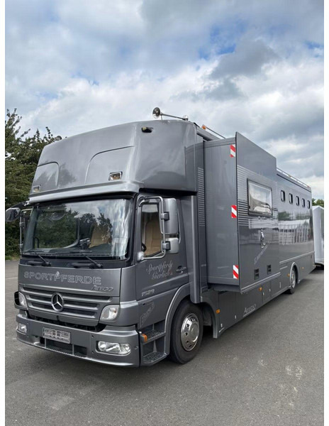 Horse truck Mercedes-Benz Atego 1529 - Horse transporter: picture 1