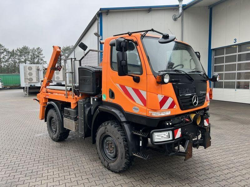 Mercedes-Benz Unimog U 20 4x4 Skip loader - Skip loader truck: picture 1 Mercedes-Benz Unimog U 20 4x4 Skip loader - Skip loader truck: picture 1