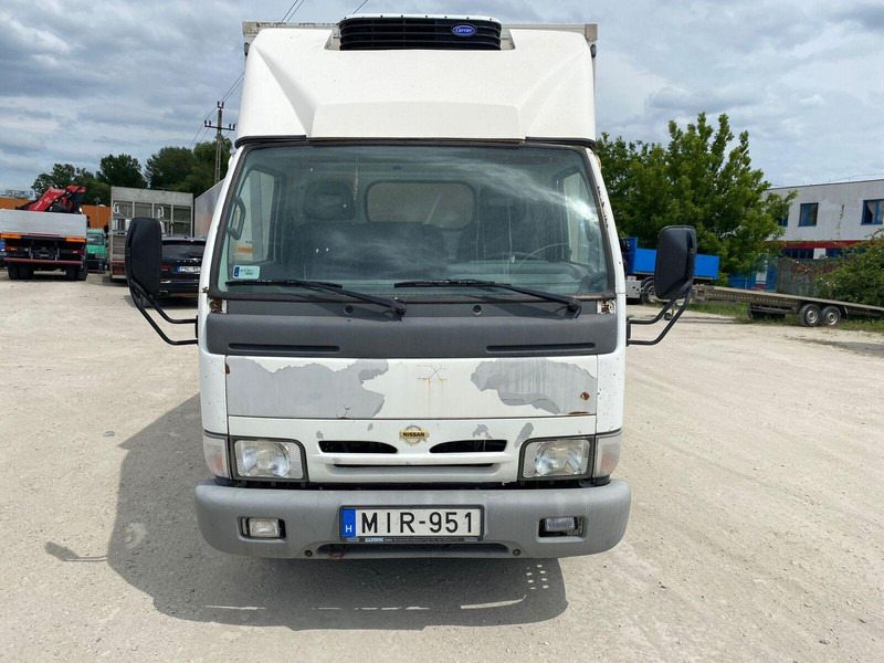 Nissan Cabstar 3,0 tdi Frigo + meat hook - 3,5t - Refrigerated van: picture 2 Nissan Cabstar 3,0 tdi Frigo + meat hook - 3,5t - Refrigerated van: picture 2