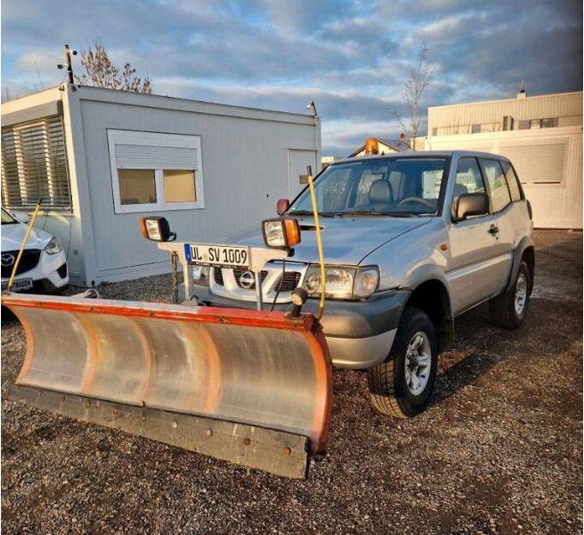 Nissan Terrano + Snow Plow - SUV: picture 1 Nissan Terrano + Snow Plow - SUV: picture 1