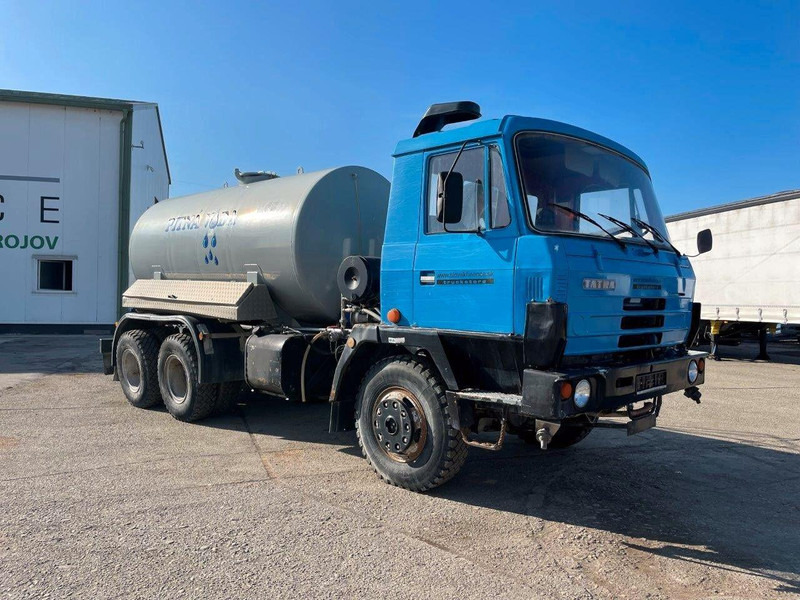 Tatra 815 6x6 Vízszállító Tartálykocsi - Tank truck: picture 1 Tatra 815 6x6 Vízszállító Tartálykocsi - Tank truck: picture 1